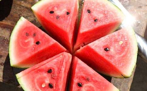 中班语言《蚂蚁和西瓜》教案